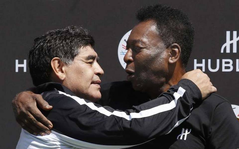 No solo era el rey del futbol, el día que Pelé le cantó a Maradona