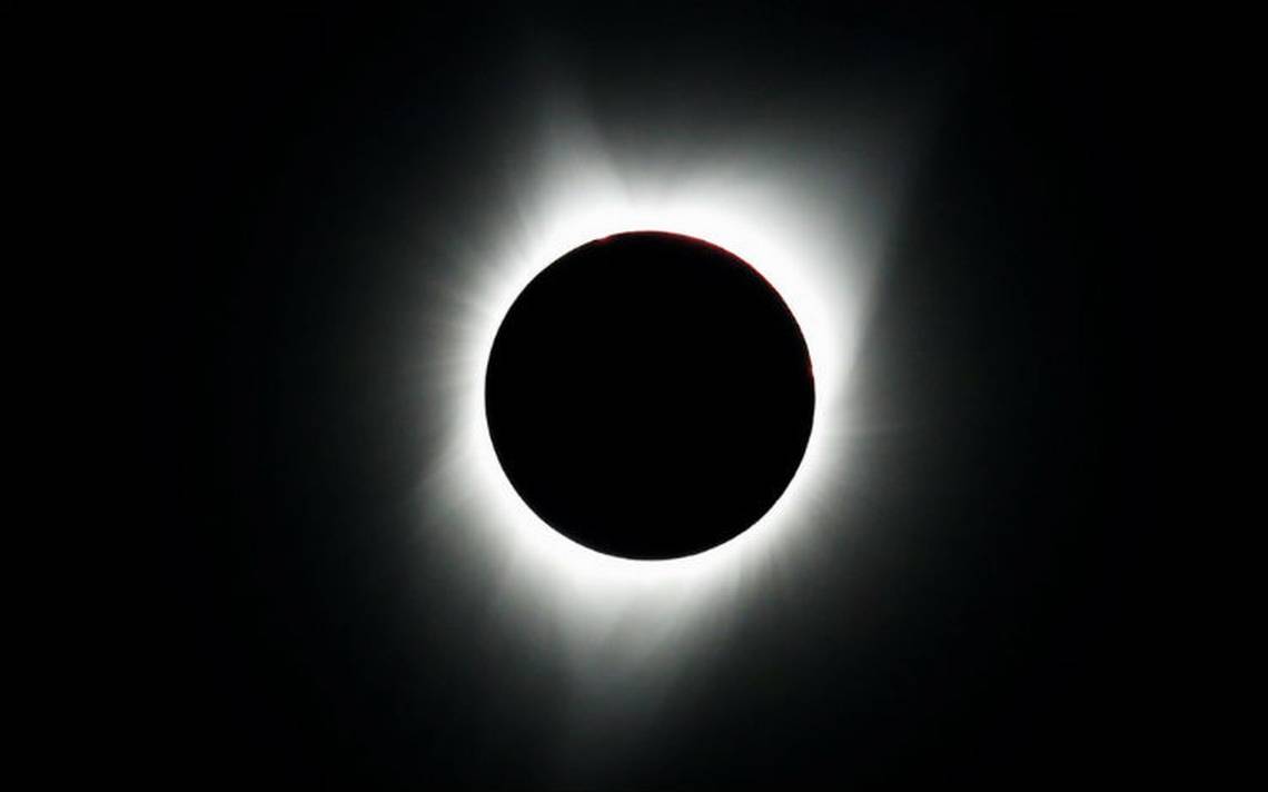 Eclipse-REUTERS.JPG