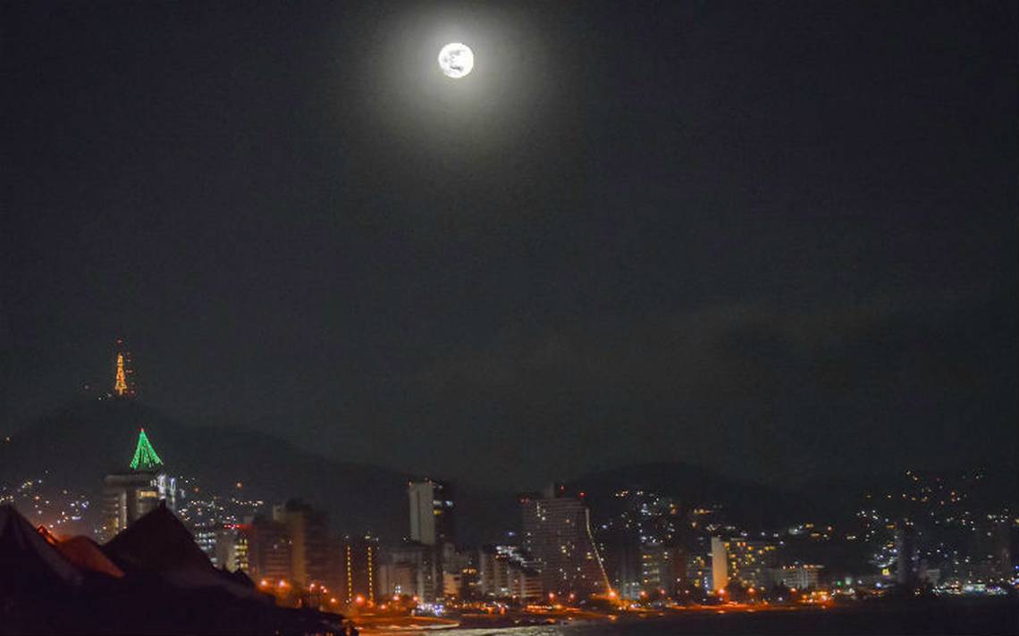 luna acapulco.jpg