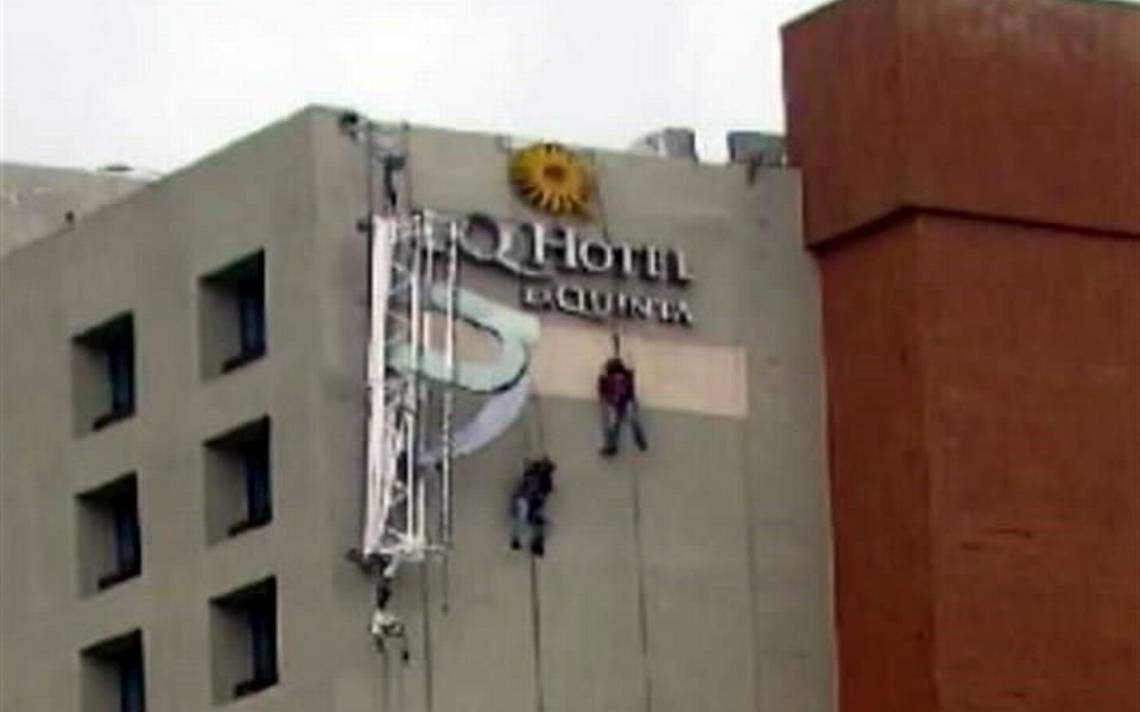 Por poco y no la cuentan: trabajadores quedan colgados de un edificio por  falla en andamio - El Sol de México | Noticias, Deportes, Gossip, Columnas