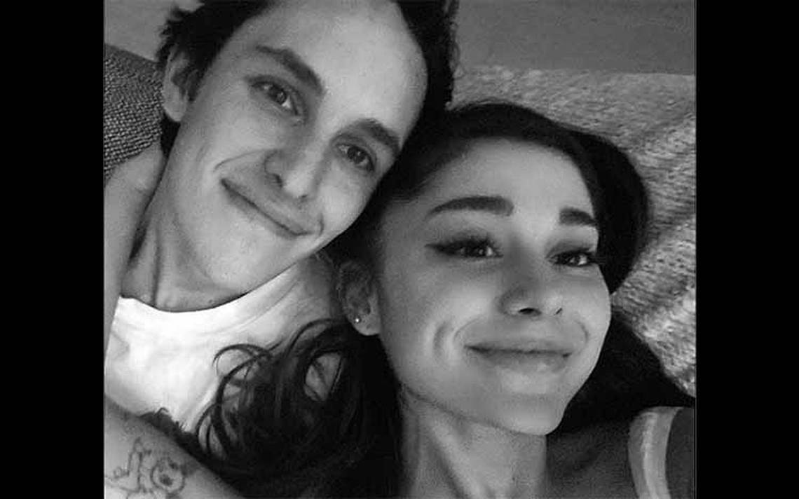 Foto ¡Ariana Grande se compromete con su novio Dalton ...