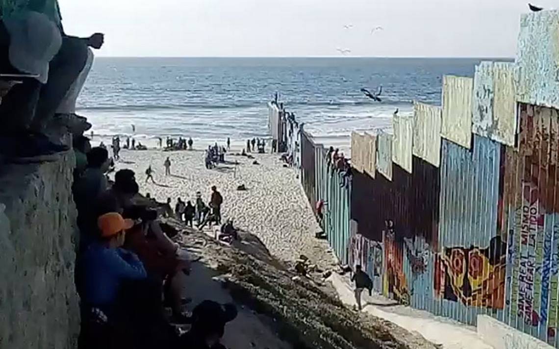 Tras llegada de migrantes EU cierra frontera Tijuana California