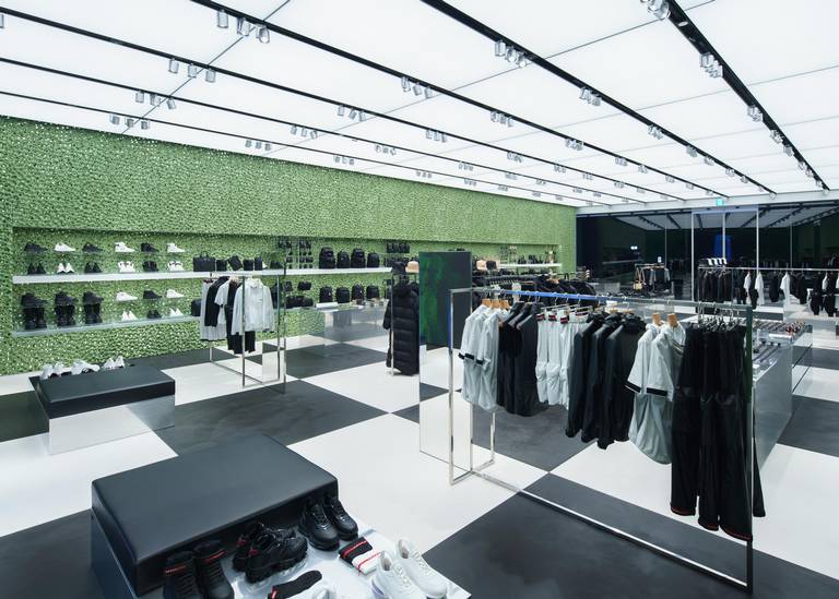 H&M INAUGURA SU PRIMERA TIENDA EN TIJUANA