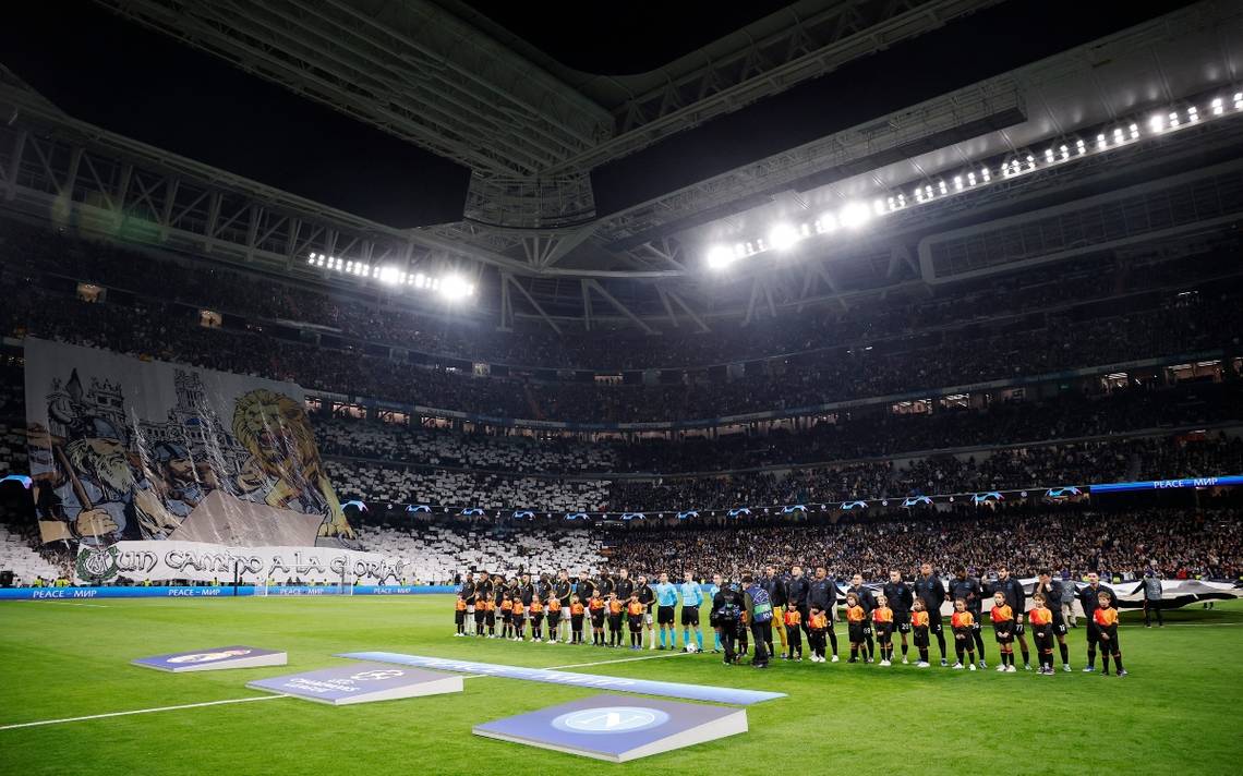 370 millones más para el Santiago Bernabéu y Florentino Pérez saca  pecho: Lo de guardar el césped es un invento mío