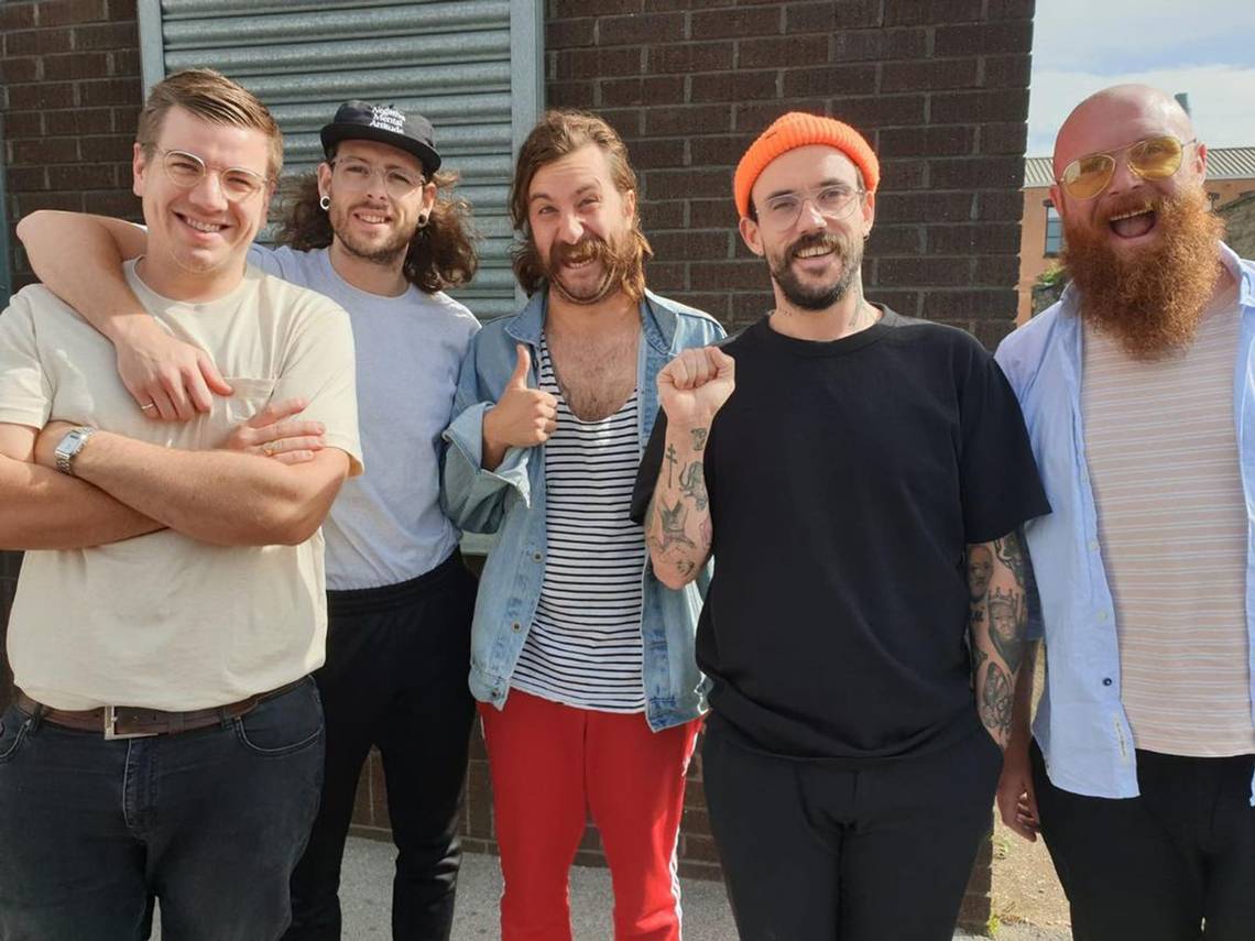 Idles переводы песен. Idles Band. Idle группа 2022. Idles Mr. Motivator (2020). Ultra mono.