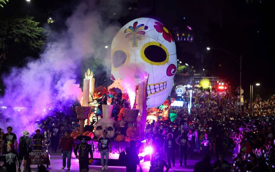 Desfile de Día de Muertos se apoderó de CDMX con calaveras catrinas y  cempasúchil - El Sol de México