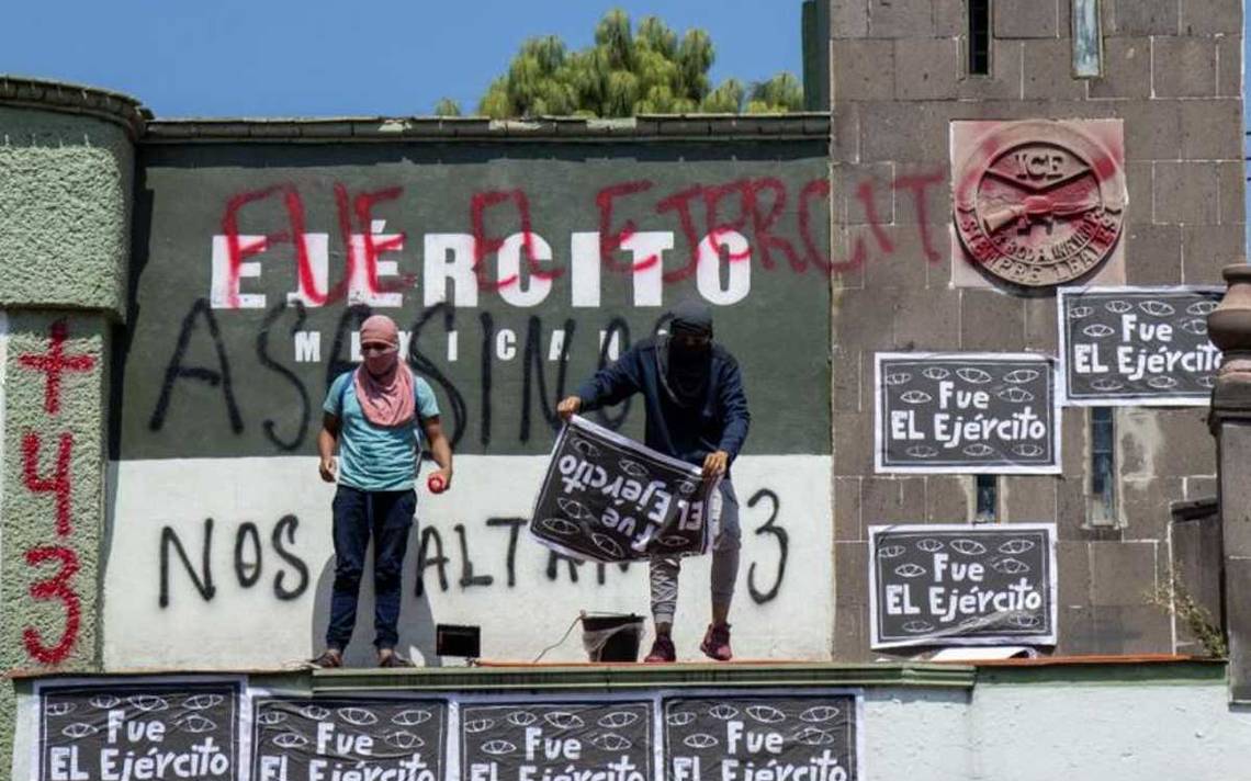 Normalistas de Ayotzinapa protestan ante campo militar 1 en CDMX - El Sol  de México | Noticias, Deportes, Gossip, Columnas