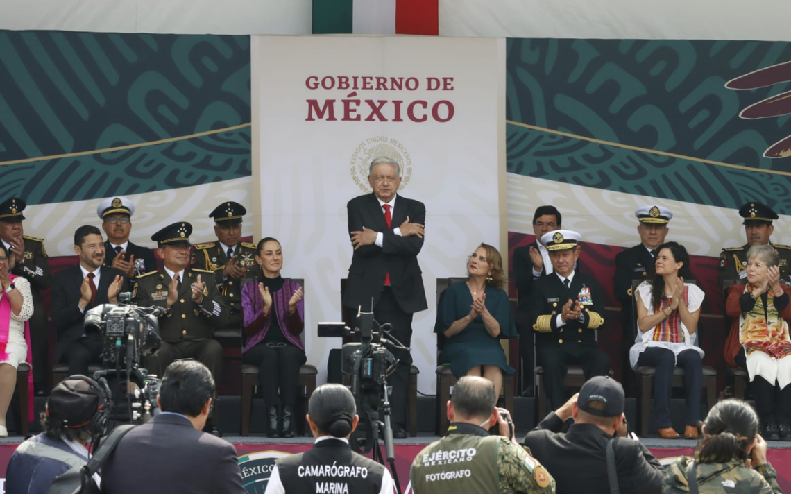 AMLO preside el último desfile militar de su sexenio sin ofrecer un discurso