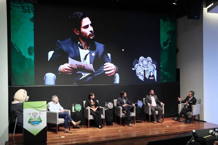 Mesa de debate Una solución ante la crisis hídrica en México. Foto: Adrián Vázquez / El Sol de México.