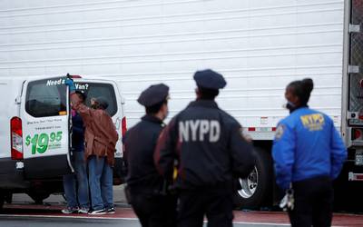 Encuentran en NY camiones de mudanza con decenas de cuerpos en ...