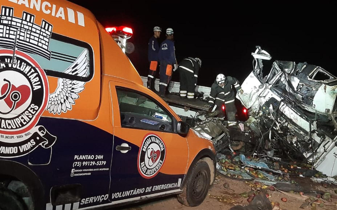 Accidente En Brasil Entre Un Autobús Turístico Y Un Camión De Carga ...