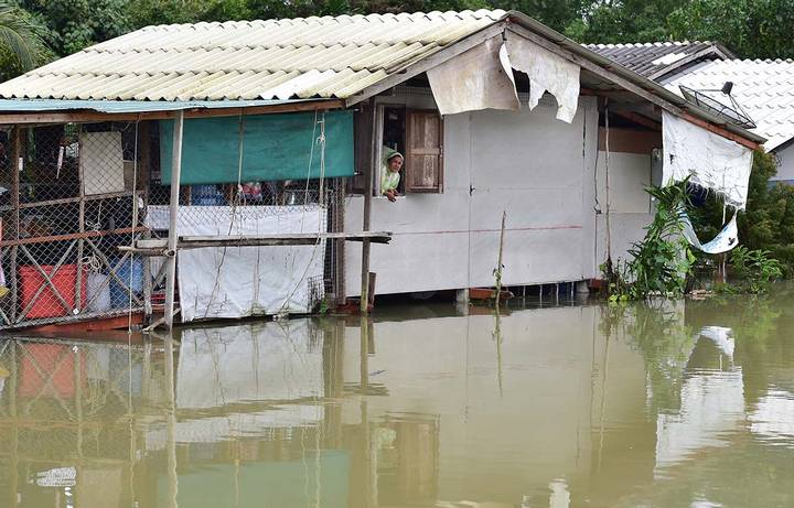 Las lluvias han arrasado con comunidades en Tailandia. | Foto: AFP