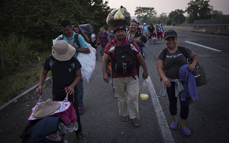 Caravana migrante se divide en grupos en Huixtla Chiapas El Sol