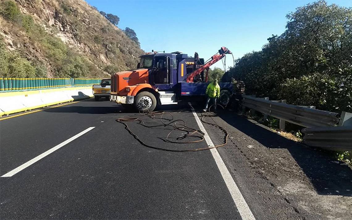 Continúa cierre parcial en autopista México-Cuernavaca por accidente